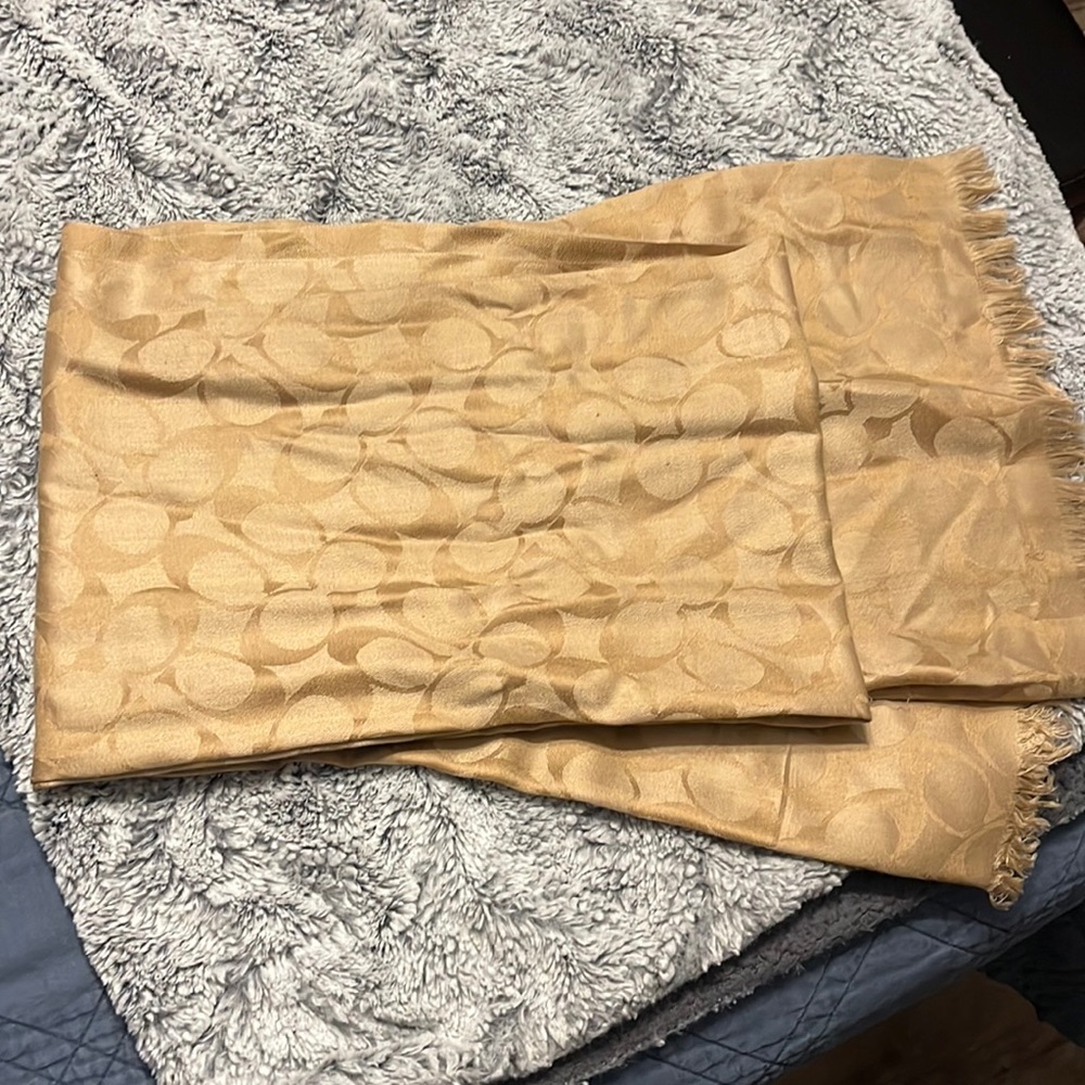 Coach scarf tan/gold